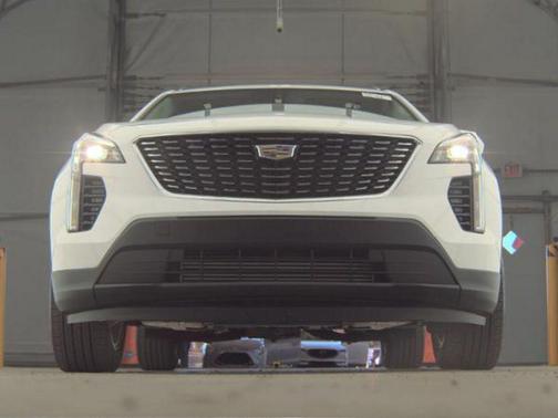 Crystal White Tricoat 2023 Cadillac XT4 Luxury