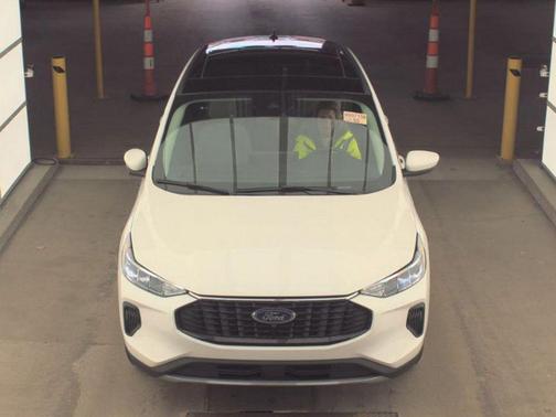 Star White Metallic Tri-Coat 2023 Ford Escape Active