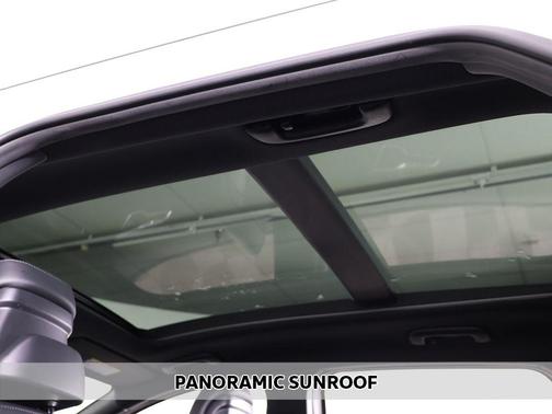 Glacial White Pearl 2024 Kia Sportage X-Line