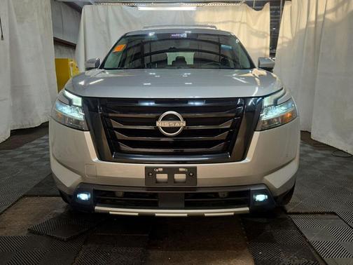 2023 Nissan Pathfinder SL FWD