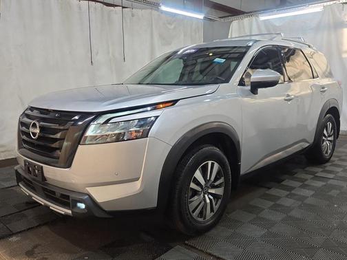 2023 Nissan Pathfinder SL FWD