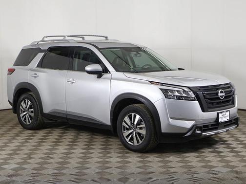 2023 Nissan Pathfinder SL FWD