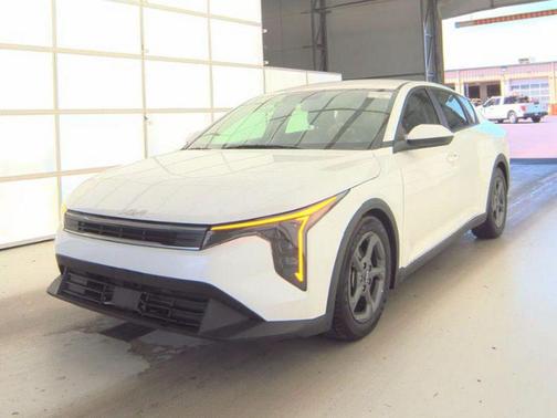 Snow White Pearl 2025 Kia K4 LXS