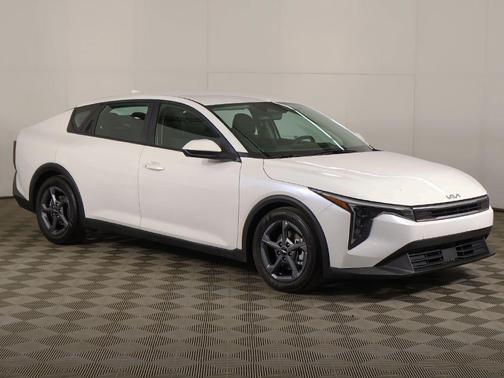 Snow White Pearl 2025 Kia K4 LXS