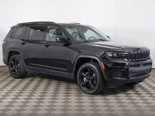 Diamond Black Crystal Pearlcoat 2023 Jeep Grand Cherokee L Altitude