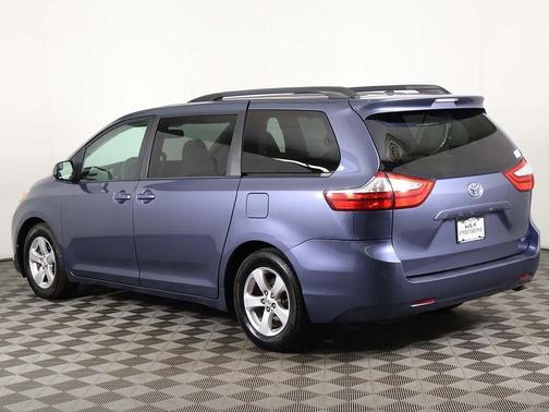 2016 Toyota Sienna LE