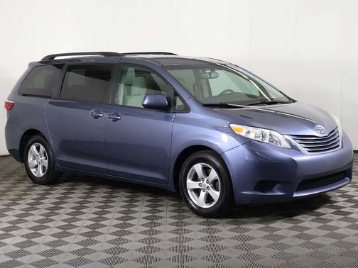 2016 Toyota Sienna LE