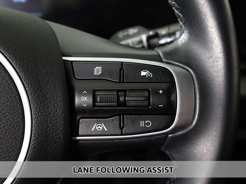 Glacial White Pearl 2023 Kia Sportage X-Line