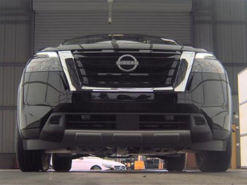 Super Black 2025 Nissan Pathfinder SL 4WD