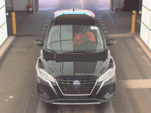 Super Black 2024 Nissan Kicks S