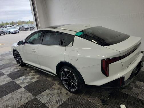 Snow White Pearl 2025 Kia K4 GT-Line