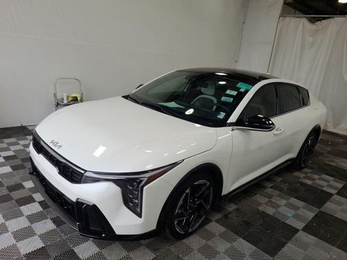 Snow White Pearl 2025 Kia K4 GT-Line