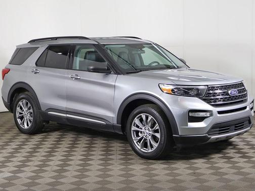 Iconic Silver Metallic 2023 Ford Explorer XLT