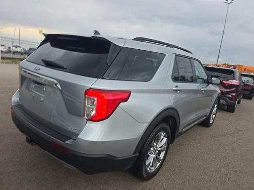 Iconic Silver Metallic 2023 Ford Explorer XLT