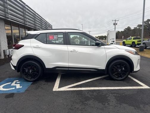 2024 Nissan Kicks SR