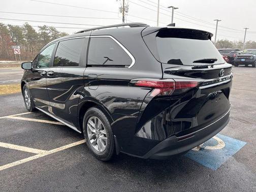 2021 Toyota Sienna XLE