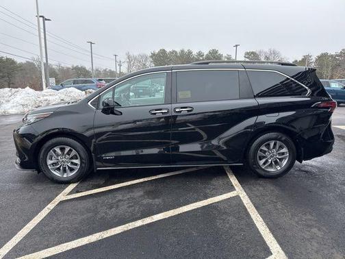 2021 Toyota Sienna XLE