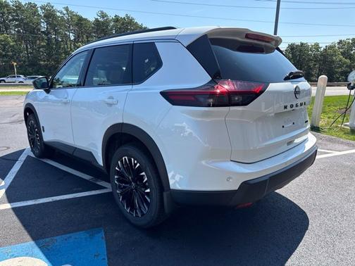 Everest White Pearl Tricoat 2026 Nissan Rogue Dark Armor