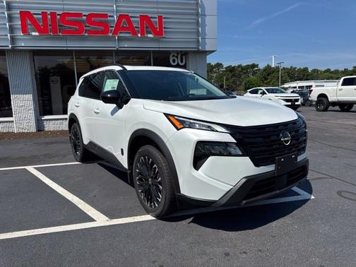 Everest White Pearl Tricoat 2026 Nissan Rogue Dark Armor