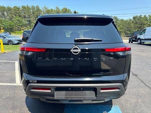 Black 2024 Nissan Pathfinder SV