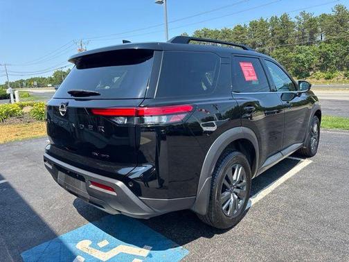 Black 2024 Nissan Pathfinder SV