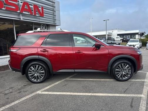 2025 Nissan Pathfinder SL