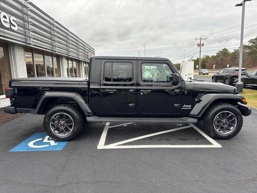 2022 Jeep Gladiator Overland