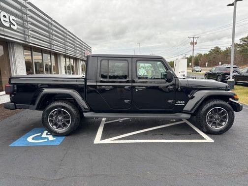 2022 Jeep Gladiator Overland