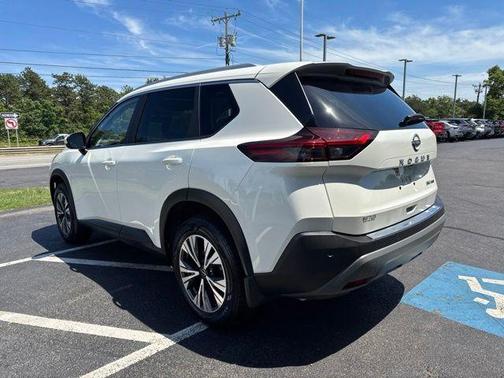 Pearl White Tri-Coat 2023 Nissan Rogue SV
