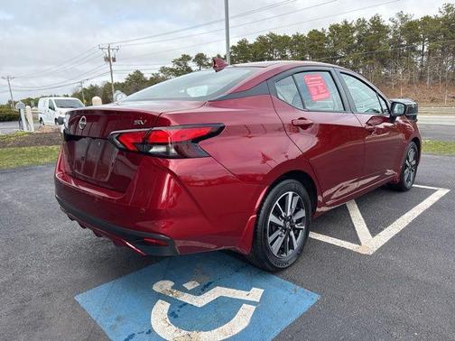 Scarlet Ember 2024 Nissan Versa 1.6 SV