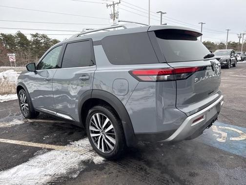 2022 Nissan Pathfinder Platinum