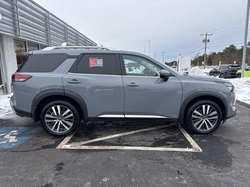2022 Nissan Pathfinder Platinum