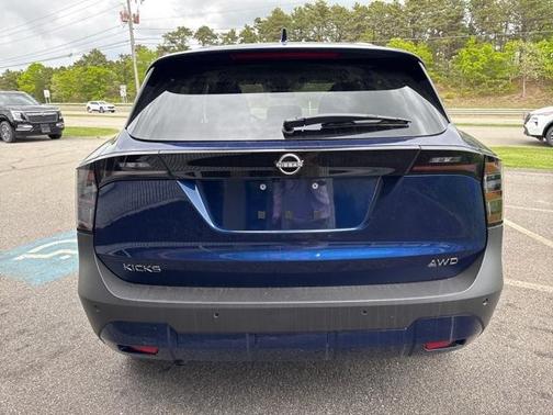 2025 Nissan Kicks SV