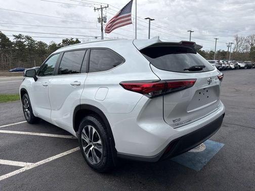 Pearl 2023 Toyota Highlander XLE