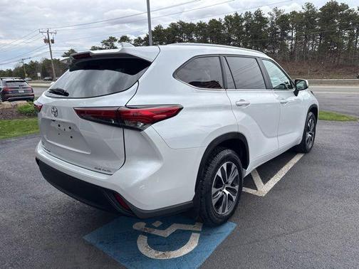 Pearl 2023 Toyota Highlander XLE