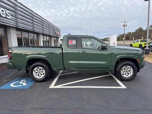 2024 Nissan Frontier SV