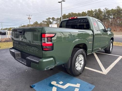 2024 Nissan Frontier SV