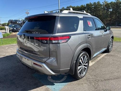 2022 Nissan Pathfinder Platinum