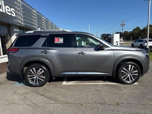 2022 Nissan Pathfinder Platinum