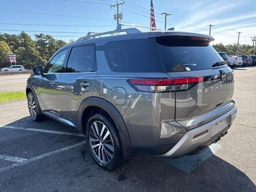2022 Nissan Pathfinder Platinum