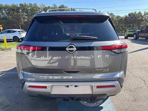 2022 Nissan Pathfinder Platinum