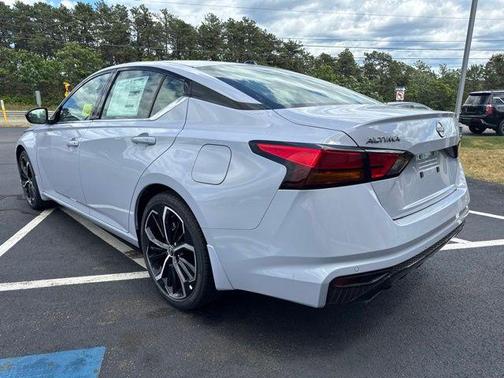 Gray Sky Pearl 2026 Nissan Altima SR