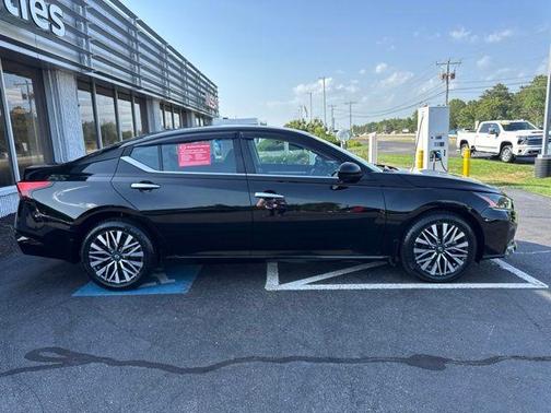 Black 2023 Nissan Altima 2.5 SV