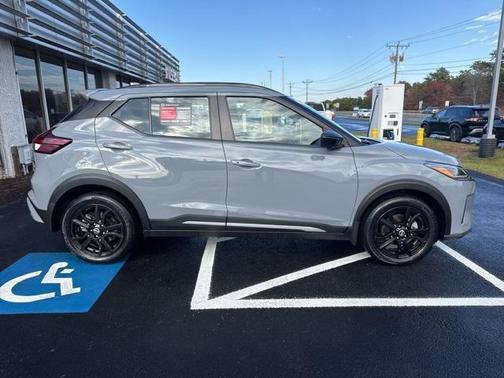 2024 Nissan Kicks SR