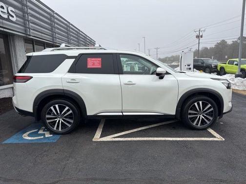 2023 Nissan Pathfinder Platinum