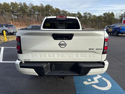 2024 Nissan Frontier SV