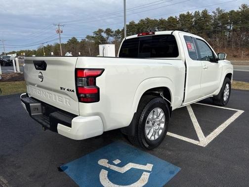 2024 Nissan Frontier SV