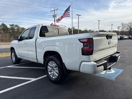 2024 Nissan Frontier SV