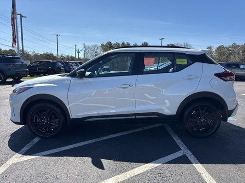 Aspen White 2024 Nissan Kicks SR