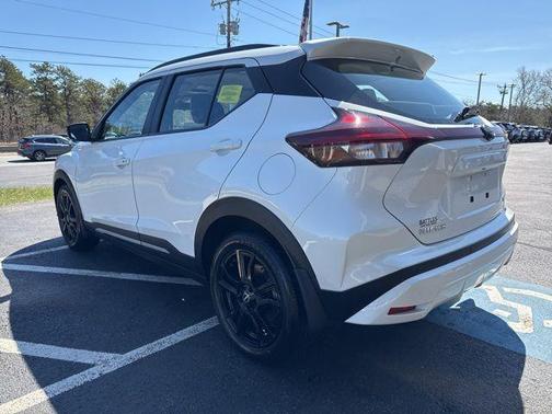 Aspen White 2024 Nissan Kicks SR
